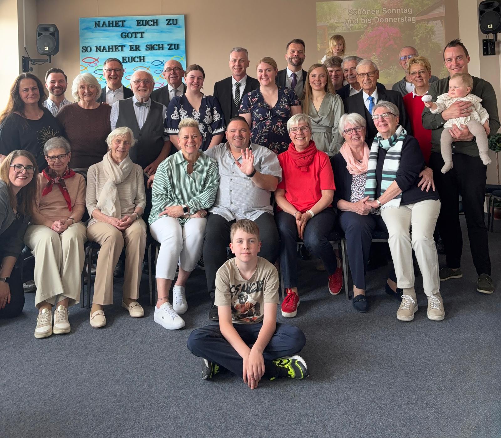 http://kirche-ajc.de/wp-content/uploads/2026/05/Gemeinde_Siemensstadt_2026.jpg